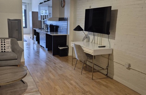 Downtown Hartford Apartment | Fully Furnished Private Apartment, Elevator, Wi-Fi A/C