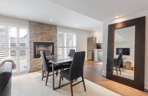 Clarkson-Lorne Park Apartment | Fully Private Apartment - New Luxury Two Bed Private Apartment By The Lake