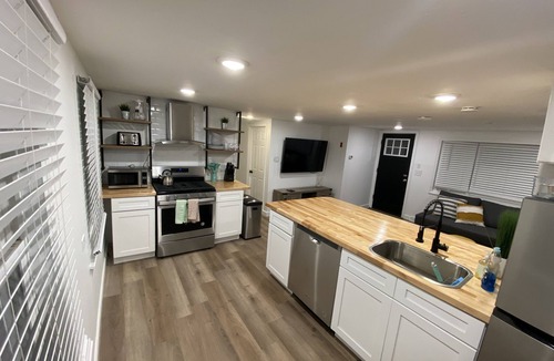 South Yarmouth House | Fully Renovated 3Bedrooms 2-Baths W/En-suite. Central location Yarmouth Beaches