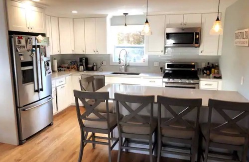 Bristol House | Fully Restored Bristol Home, Walk to Town & Harbor