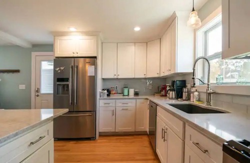 Bristol House | Fully Restored Bristol Home, Walk to Town & Harbor