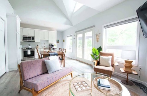 South Casco House | Fully Updated Lake View Home on Thomas Pond
