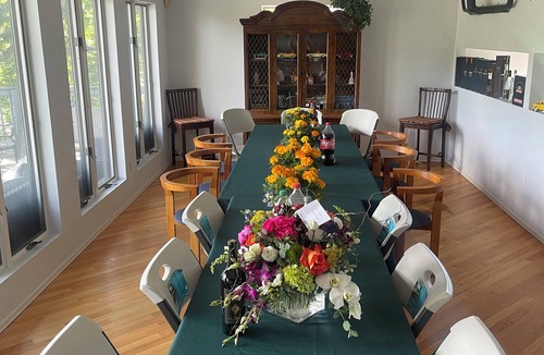 East Haven Cabin | Fun 3-Bed Fishing/Game lodge. Tranquil River leads to LIS, WiFi, in East Haven.