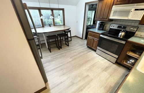 Williamstown House | Fun Filmmaker's Bungalow wPool & Pro Screening Room