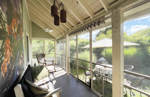 Williamstown House | Fun Filmmaker's Bungalow wPool & Pro Screening Room