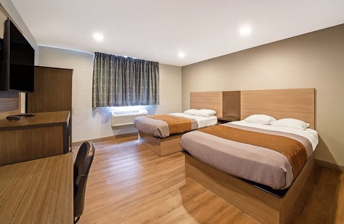 Foxboro Hotel | Fun Hideaway at Foxboro w/3 Relaxing Units, Plus FREE Breakfast & Parking!