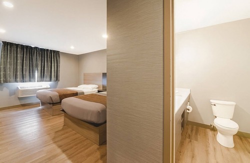 Foxboro Hotel | Fun Hideaway at Foxboro w/3 Relaxing Units, Plus FREE Breakfast & Parking!