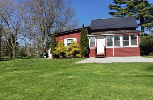 North Hero Cottage | Fun House with private Lake Champlain access!