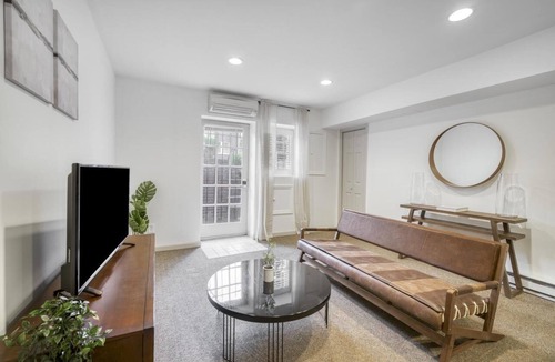 Hill East Apartment | Functional Apartment #325