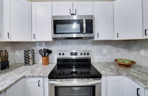Bushkill House | FunFilled Home SharedPool GameRoom FirePit Karaoke PetFriendly Ski