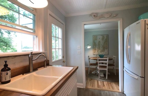 Fifth Ward House | Furnished Newport Beach Cottage- 3 Month Rental. March, April, May only 2024.