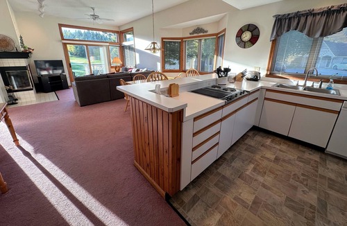 Carroll Condo | FV38 Bretton Woods golf course single level home, WiFi, walking distance of Mt Washington Hotel