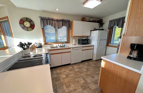 Carroll Condo | FV38 Bretton Woods golf course single level home, WiFi, walking distance of Mt Washington Hotel