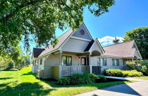 Carroll Villa | G3 Classy Bretton townhome with AC fast wifi great mountain views right on the golf course