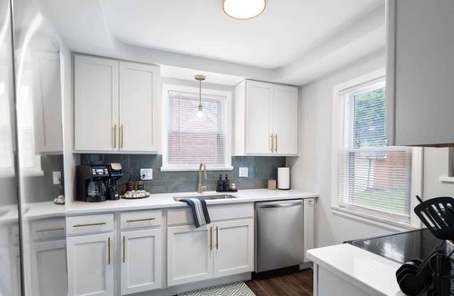 Cleveland Heights House | Game Room - Bar - Sleeps 9 - Near Cleveland