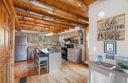 Hamilton House | Game Room, Sauna, 5 Min to Colgate, Sleeps 8
