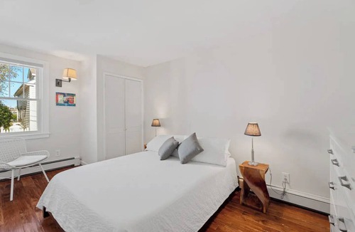 Stonington Cottage | Garden Apt. in Stonington Borough