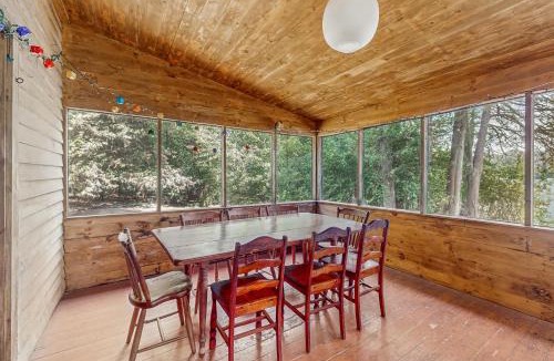 Charlotte House | Garden Island's Pine