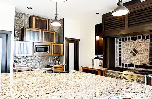 Hinton Villa | Gateway for Jasper Vacations in a Luxury Royal Mansion at Hinton