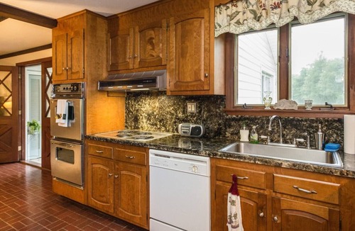 Bethlehem House | Gather your family at this country estate