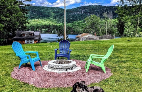 Wells Cabin | Gatsby's Getaway - a charming cabin with beautiful lake and mountain views!
