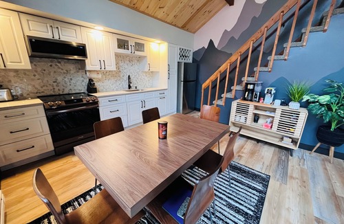 Lake Harmony Estates Ski Chalet | GET LUCKY ON LUPINE! Beautiful 2-bedroom chalet Sauna OutdoorShowerGamerm Hottub