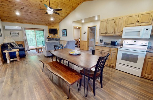 Gaines Cabin | Getaway Dream on Pine Creek Hemlock Cabin