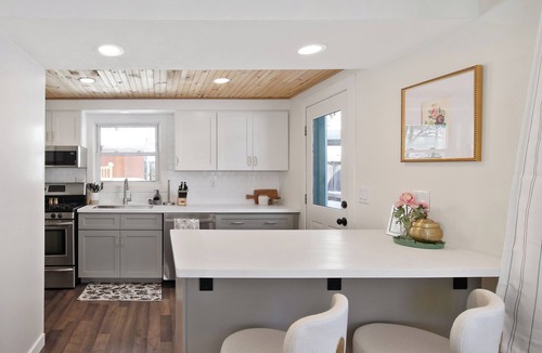 Sennett House | Girls Getaway, Hot Tub, Barrel Sauna, Sleeps 8