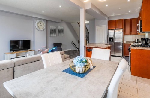 Winona Villa | GLOBALSTAY . Family 3BR 2.5Bath Townhome. Hot Tub, BBQ, Gym