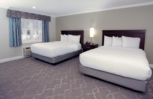Bartlett Hotel | Golden Apple Inn