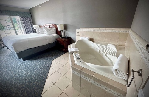 North Conway Hotel | Golden Gables Inn Dazzler Select by Wyndham