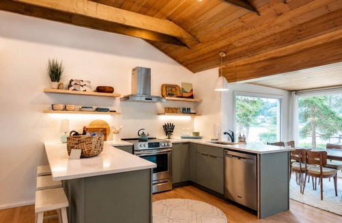 New Milford House | Golden Shore Cottage A Boutique Waterfront Retreat