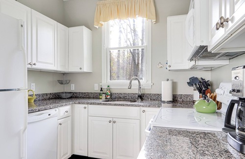 Summer Village Cottage | "Gone Coastal" Cozy 2-bedroom cottage in Summer Village