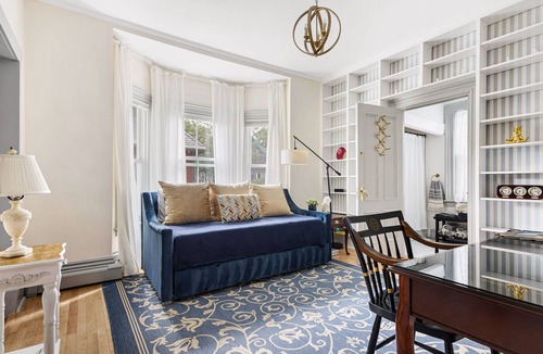 Agassiz House | Gorgeous 4+ br 3.5 ba Harvard mansion: Cambridge Cosmopolitan