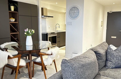 Centennial Park Apartment | Gorgeous Apartment minutes from Pearson Airport