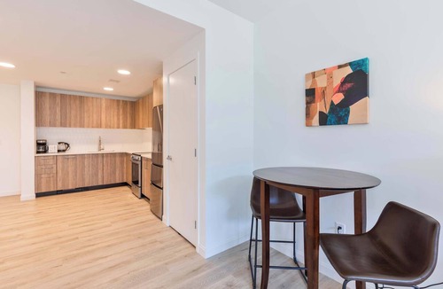 Fenway–Kenmore Apartment | Gorgeous Apt with Kitchen and Gym