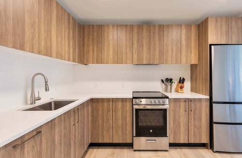 Fenway–Kenmore Apartment | Gorgeous Apt with Kitchen and Gym