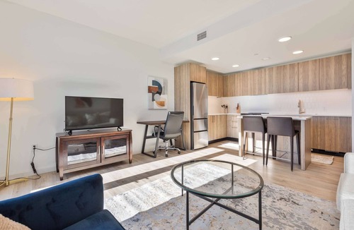 Fenway–Kenmore Apartment | Gorgeous Apt with Kitchen