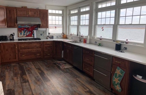 Wells Beach House | Gorgeous beach house with front to back views!