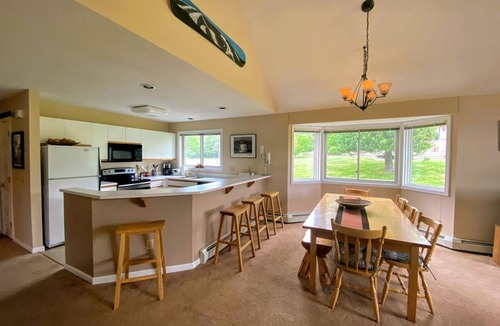 Carroll Cabin | Gorgeous Cabin Rental with Mountain Views Perfect for New Hampshire Glamping