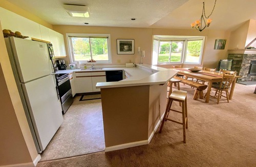 Carroll Cabin | Gorgeous Cabin Rental with Mountain Views Perfect for New Hampshire Glamping