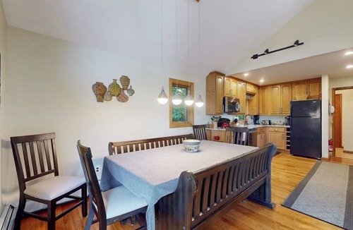 Killington House | Gorgeous cabin with mountain views, near gondola & nature - walk to ski slopes