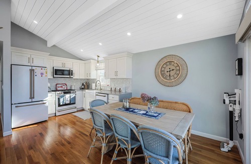 East Falmouth House | Gorgeous Cape Cod Retreat, w/modern amenities, Central AC and water views!