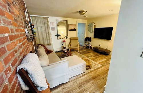 Eagle Hill Apartment | Gorgeous condo in Eastie -15 minutes from Downtown