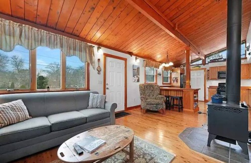 Fairhaven Cottage | Gorgeous cottage on West Island