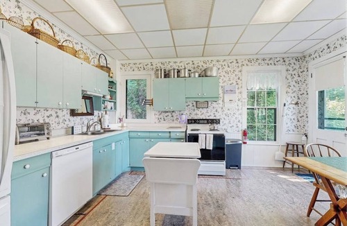 Rock Stream House | Gorgeous dog-friendly lakefront cottage with full kitchen and grill