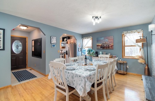 Chautauqua House | Gorgeous Fall colors await! Perfect for families or groups. Spacious 4BR 3 BTH.