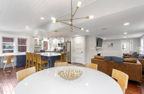 Old Orchard Beach House | Gorgeous Home. Great deck, family living area close to Beach