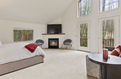 Londonderry House | Gorgeous House next to a Brook, Hot Tub, Sleeps 20