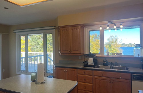 Cobden House | Gorgeous lake front and Amazing sunset . Retreat: Fun, Relaxation, and Nature.